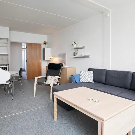 6 Person On A In Apartment *